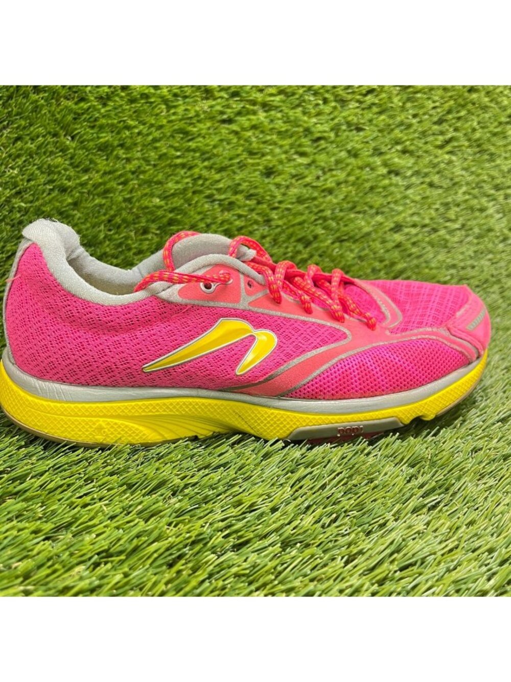 Newton Gravity III Womens Size 6.5 Pink Yellow Athletic Running Shoes Sneakers